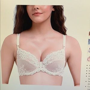 WACOAL  “Embrace Lace” Underwire Bra  NWOT